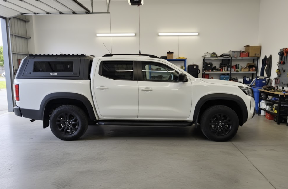Include Installation Nissan Navara After 2021 Aluminum Canopy - Slide View