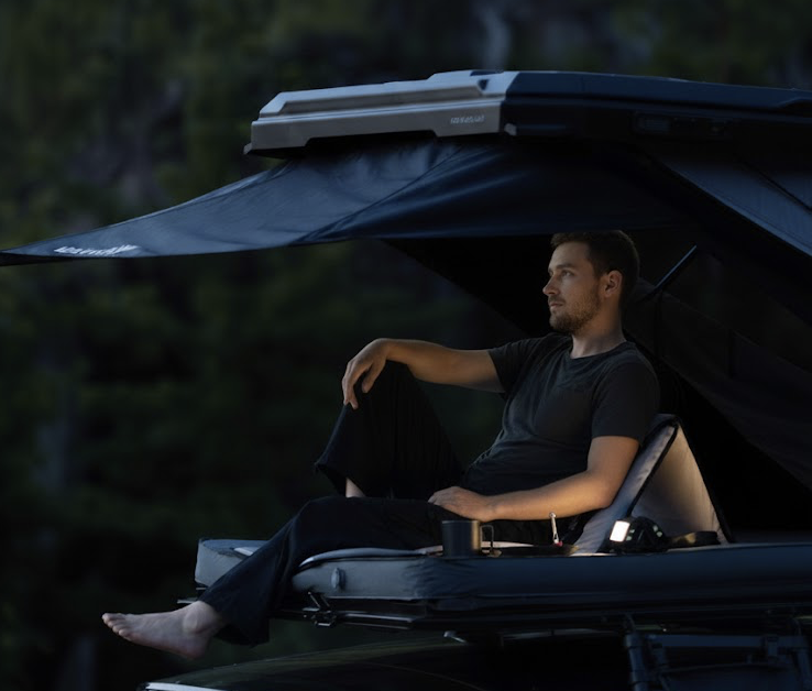 Include Installation K4E Everest Summit Hard Shell Rooftop Tent